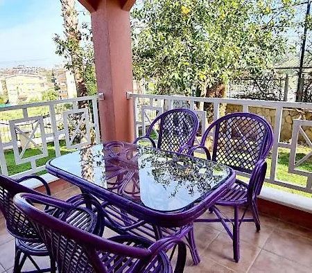 Side Hill 1 Apartman Side